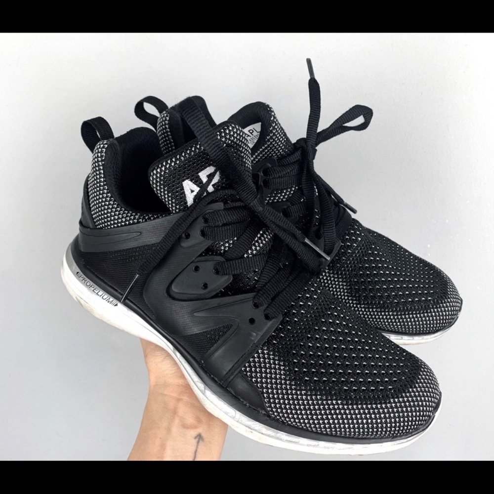EUC APL ascend sneaker/tennis shoe